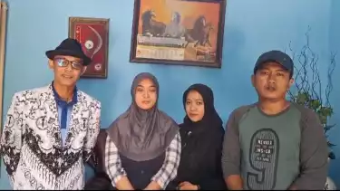 Bu Salsa Datangi Humas PB PGRI