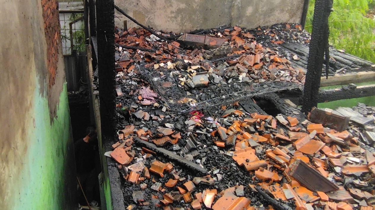 Kebakaran di Jakarta Barat, Damkar Duga Sumber Api dari Charger Handphone
            - galeri foto