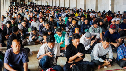 Masjid Istiqlal Sediakan 4.000 Porsi Makananan Berbuka Puasa Per Hari, Warga Antre