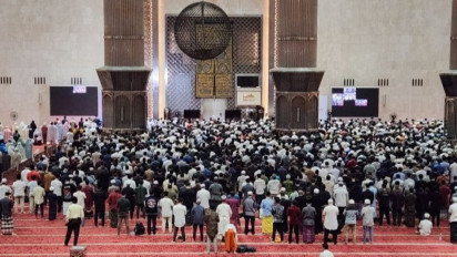 Baca Surat Al Fatihah Saat Shalat Tarawih Pakai Basmallah atau Tidak? UAH: Ini Empat Cara yang Diajarkan Nabi