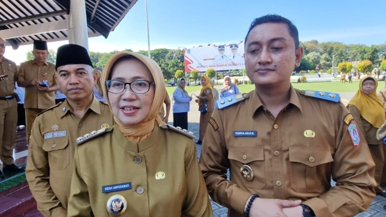 Indah Amperawati Enggan Dipanggil Bupati: Panggil Saya Bunda atau Adik
            - galeri foto