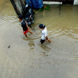 Tanggul Kali Angke di Tangerang Jebol, 1.800 Jiwa Terdampak Mengungsi