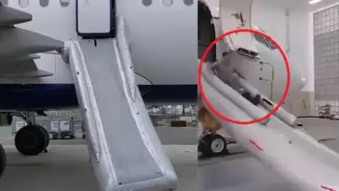 Ilustrasi -Evakuasi darurat penumpang pesawat