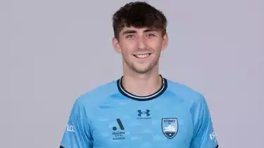 Bek Australia yang bermain di Portsmouth, Hayden Matthews