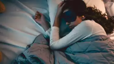 Ilustrasi Seseorang yang tidur lagi setelah waktu subuh