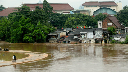 Kronologi Bocah 7 Tahun Hanyut Terbawa Arus Deras Saat Dievakuasi Tim SAR di Kebon Baru Tebet