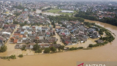 Ketika Korban Banjir Bekasi Berbuka Puasa dan Sahur di Tenda Pengungsian