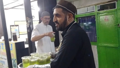 Segernya Es Tarboz Khas Pakistan, Wajib Minum saat Berbuka Puasa di Ampel Surabaya