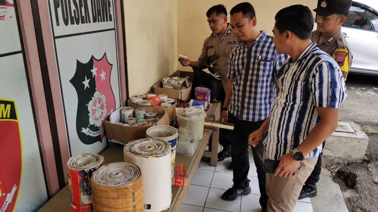 Polres Kudus Amankan Puluhan Petasan Buatan Seorang Bocah
            - galeri foto