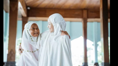 Tahukah Kamu Kenapa Mukena pada Wanita Tidak Bersifat Wajib? Ternyata Alasan Ini Disampaikan Pendakwah Indonesia Buya Yahya