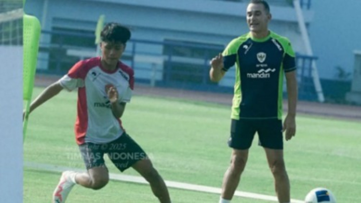 Tangan Kanan Patrick Kluivert Jadi Tamu Istimewa pada TC Timnas Indonesia U-17 di Bandung
            - galeri foto