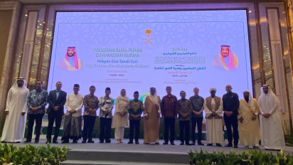 Raja Salman Hadiahkan 30 Ton Kurma dan Al-Quran untuk Indonesia 