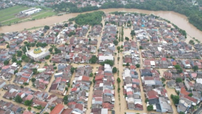 Keluarga Juga Korban, 'Cobaan' Wali Kota Bekasi di Tengah Ikhtiar Urus Warga Terdampak Banjir