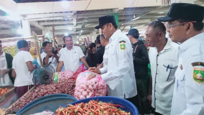 Bupati Sumbawa Pastikan Harga Sembako Stabil Saat Bulan Ramadan