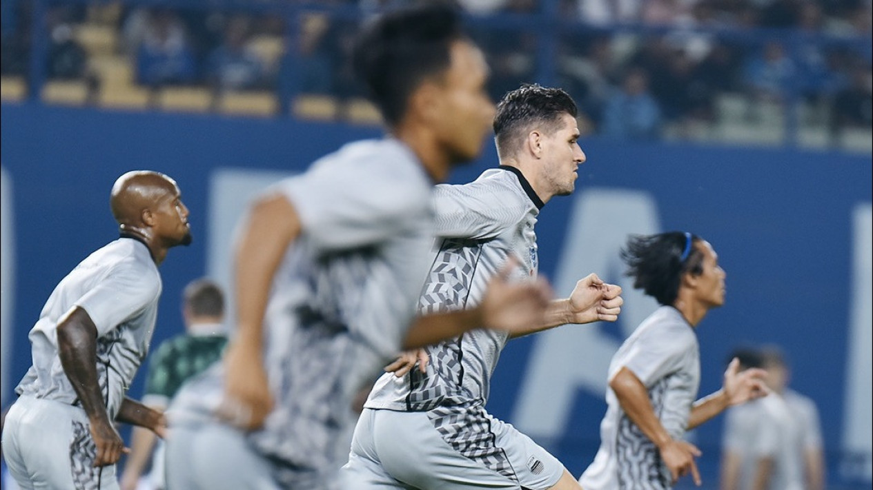 Persib Bandung Dipastikan Tampil di Liga 1 2025-2026, Tak Akan Degradasi Musim Ini
            - galeri foto