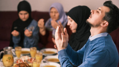 Memangnya Boleh Minta Doa pada Teman Non-Muslim? Begini Penjelasan Buya Yahya