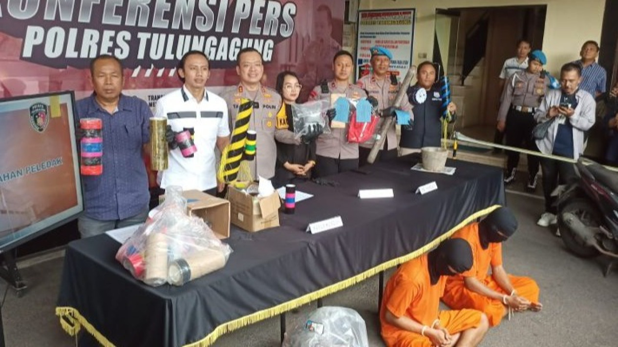 Polisi Ungkap Empat Kasus Peredaran Bahan Peledak di Tulungagung Jatim, 3 dari 5 Pelaku Masih di Bawah Umur
            - galeri foto