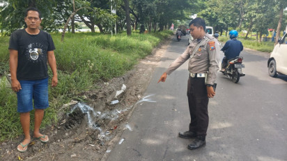 Pemotor Perempuan Tewas di Raya Banjarsari Gresik Usai Gagal Salip Truk dari Kiri