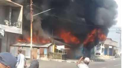 Tiga Orang Meninggal, Polisi Selidiki Penyebab Kebakaran Toko Sembako di Alor NTT