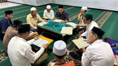 Para Narapidana di Rutan Gresik Tadarus Alquran Selama Ramadhan