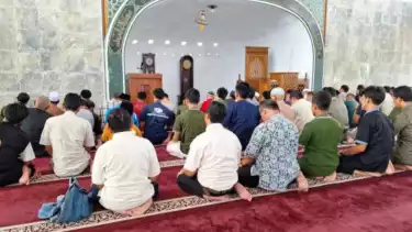 Ilustrasi shalat Jumat di masjid