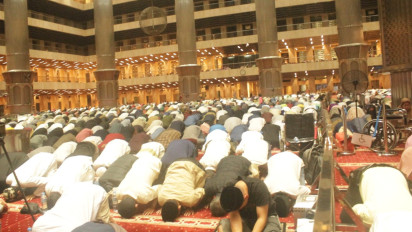 Saat Shalat Tarawih Berjamaah Kapan Makmum Baca Surat Al Fatihah? Ternyata Kata Buya Yahya Saat Imam …