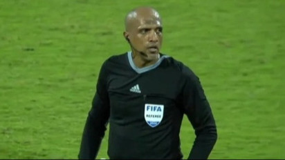 Masih Ingat Ahmed Al Kaf? Wasit yang Rampok Kemenangan Timnas Indonesia Kini Pakai Sorban saat Pamer Penghargaan FIFA