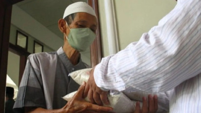 Zakat Fitrah Haruskah dengan Beras atau Boleh dengan Uang? Ini Saran Ustaz Adi Hidayat