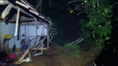 Satu Rumah Rusak Berat Akibat Tanah Longsor yang Menimpa Wonosalam Jombang
