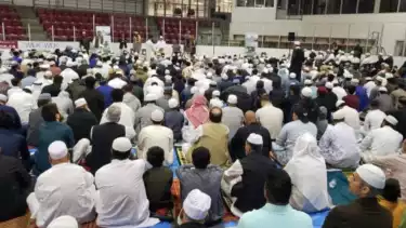 Ilustrasi mendengar ceramah Tarawih