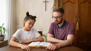 Ilustrasi membaca Firman Tuhan