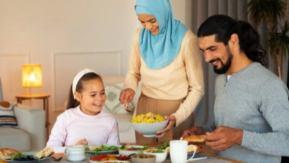 Keutamaan Sahur Menjelang Fajar, Ustaz Adi Hidayat: Waktu Singkat yang Penuh Berkah Bernama Sahar