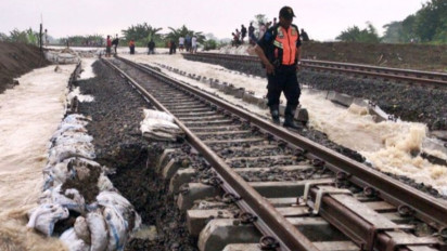 Perjalanan KA Semarang-Surabaya Terganggu Imbas Banjir di Grobogan Jateng