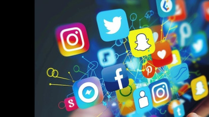 Teks Ceramah Tarawih Singkat 9 Maret 2025: Kebiasaan Bermain Media Sosial di Bulan Puasa Ramadhan, Wajib Diperhatikan!