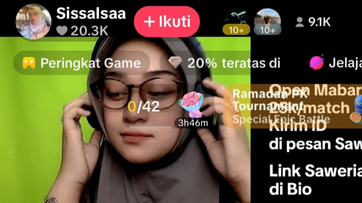 Guru di Jember alias "Bu SR" yang Viral dengan Puluhan Video Syur Kini Main "ML", Netizen Gempar
            - galeri foto