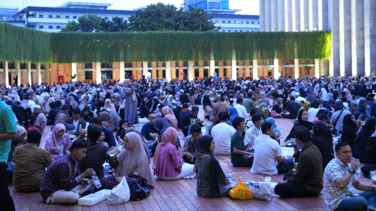 10 Ribu Porsi Buka Puasa Gratis Disiapkan Masjid Istiqlal Selama Ramadhan
            - galeri foto