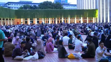 Kedutaan Uni Emirat Arab (UEA) mengadakan acara buka puasa bersama yang bertempat di Masjid Istiqlal Jakarta selama dua hari, Sabtu dan Ahad (8-9 Maret 2025).