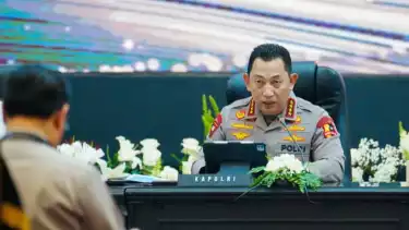 Kapolri Jenderal Pol. Listyo Sigit Prabowo berbicara dalam acara rapat koordinasi (rakor) persiapan mudik Lebaran 2025 di Gedung PTIK-STIK, Jakarta Selatan, Senin (10/3/2025).