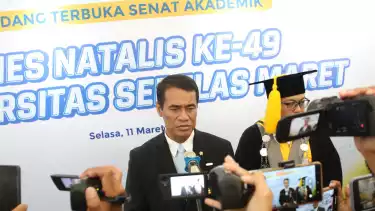 Menteri Pertanian Andi Amran Terima Penghargaan Tertinggi Universitas Sebelas Maret
