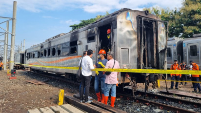 Tiga Gerbong KA di Jalur Stabling Stasiun Tugu Yogyakarta Terbakar