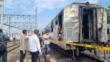 Detik detik kebakaran kereta api stabling atau di jalur parkir di stasiun Tugu Yogyakarta.
