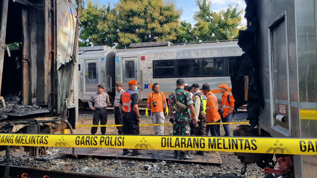 Penyebab Kebakaran Gerbong Kereta Api Masih Diselidiki, Dugaan Sementara Konsleting Listrik
            - galeri foto