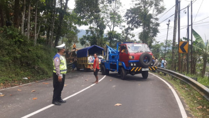 Kecelakaan Beruntun Tiga Truk di Jalur Tengkorak Bayeman Purbalingga