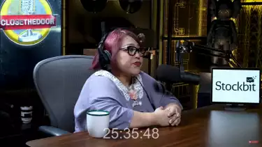 Nunung membeberkan kisah pilunya yang harus menghidupi puluhan anggota keluarganya.