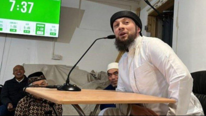 Kisah Pria Bule Inggris Masuk Islam Gegara Pertandingan MU, Putuskan Mualaf Perkara Temukan Sesuatu di Old Trafford