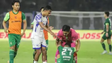 Oktavianus Fernando Terpuruk Usai Gagal Manfaatkan Peluang Emas, Pelatih Persebaya Langsung Pasang Badan