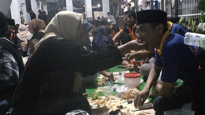 Suasana Haru Warnai Acara Buka Puasa Warga Binaan Bersama Keluarga di Lapas Lumajang