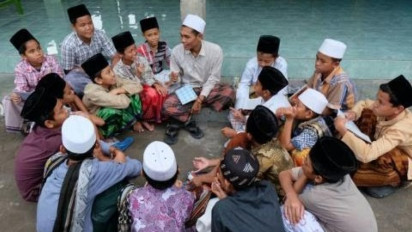 Apakah Benar pakai Peci Tidak Wajib saat Shalat? Buya Yahya Menjawab dalam Hukum Islam Kopiah Termasuk ...