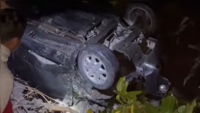 Diduga Pengaruh Alkohol, Pria di Nganjuk Tewas Setelah Mobilnya Terbalik Masuk Parit Usai Tabrak Pohon