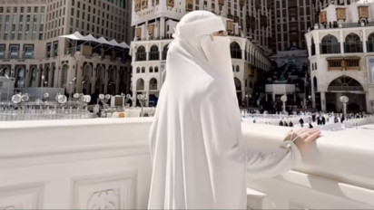 Artis yang Dulu Tampil Terbuka Kini Tertutup Usai Putuskan Mualaf, Mantap Ibadah Umrah Celine Evangelista Ingin Damai bersama Islam